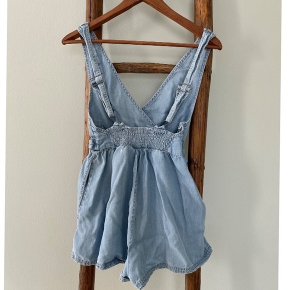Urban Outfitters Denim Romper V-Neck Sleeveless Button Accent Casual Jumpsuit - Picture 3 of 5